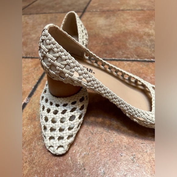 Just Fab wicker heels! Women’s size 7, perfect for summer. Low heel, cream color - Picture 3 of 5
